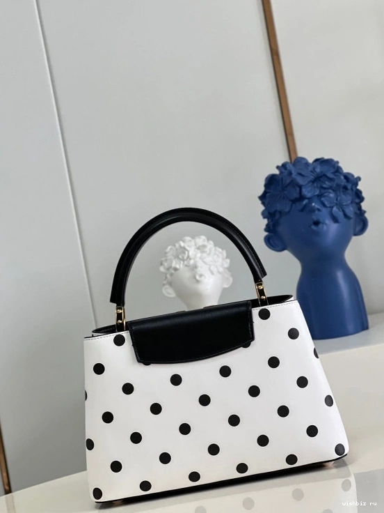 WIS MM CAPUCINES LOUIS VUITTON 0718